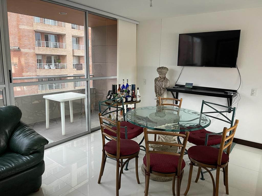 Apartamento en arriendo en Laureles, Medellín · foto 2 de 12