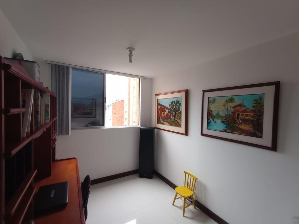 Apartamento en arriendo en Laureles, Medellín · foto 3 de 12