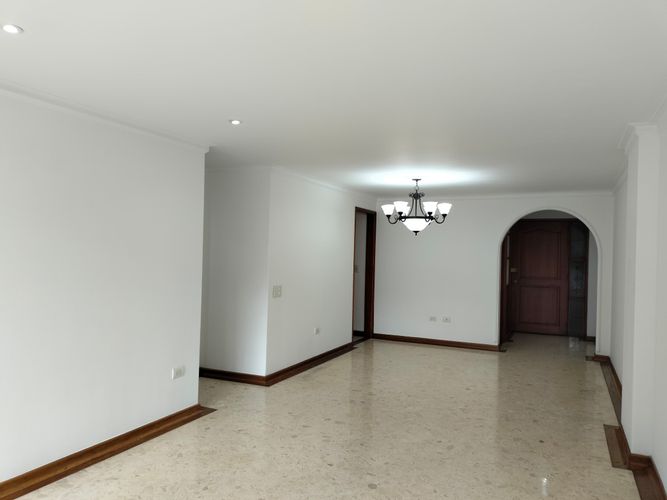 Apartamento de 3 alcobas en arriendo en Castropol, Medellín, 140 m² · foto 2 de 18