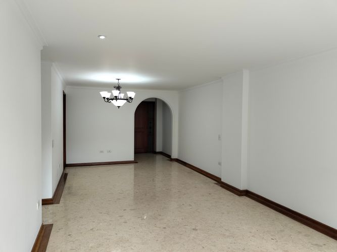 Apartamento de 3 alcobas en arriendo en Castropol, Medellín, 140 m² · foto 3 de 18