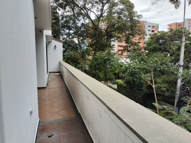 Apartamento de 3 alcobas en arriendo en Castropol, Medellín, 140 m² · foto 17 de 18