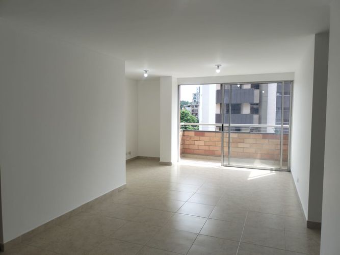 Apartamento de 3 alcobas en arriendo en El Poblado, Medellín, 77 m² · foto 2 de 16