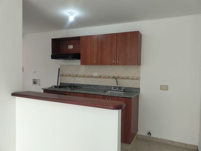 Apartamento de 3 alcobas en arriendo en El Poblado, Medellín, 77 m² · foto 5 de 16