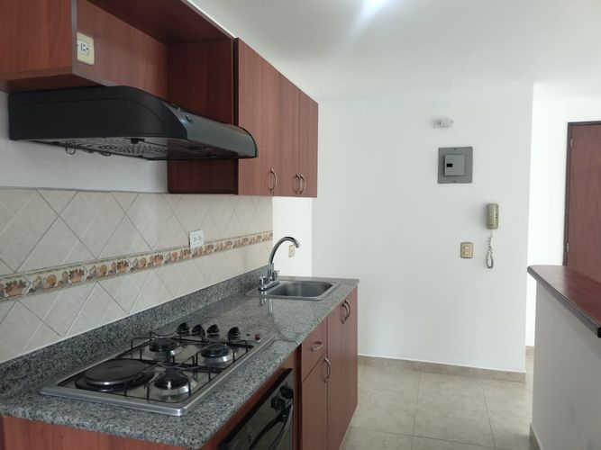 Apartamento de 3 alcobas en arriendo en El Poblado, Medellín, 77 m² · foto 8 de 16