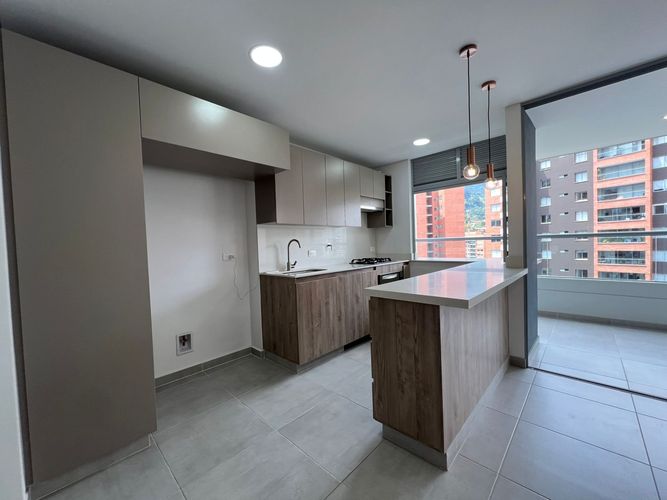 Apartamento de 2 alcobas en arriendo en Loma Del Esmeraldal, Envigado, 105 m² · foto 4 de 16