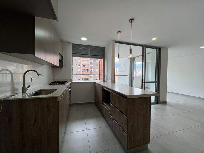 Apartamento de 2 alcobas en arriendo en Loma Del Esmeraldal, Envigado, 105 m² · foto 5 de 16
