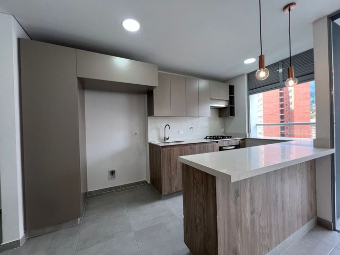 Apartamento de 2 alcobas en arriendo en Loma Del Esmeraldal, Envigado, 105 m² · foto 6 de 16