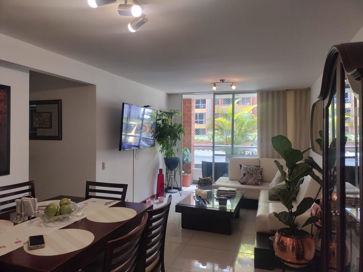 Apartamento en venta en El Poblado, Medellín · foto 2 de 14