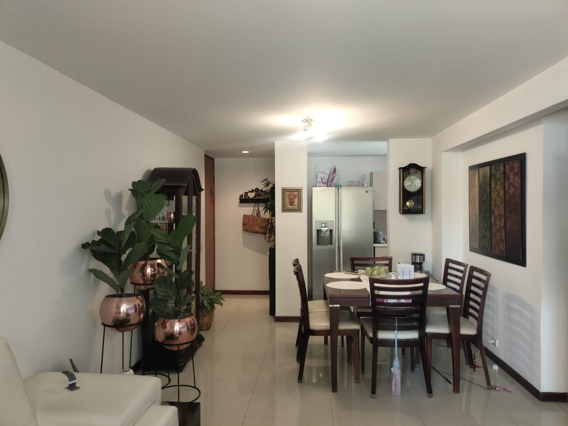 Apartamento en venta en El Poblado, Medellín · foto 3 de 14
