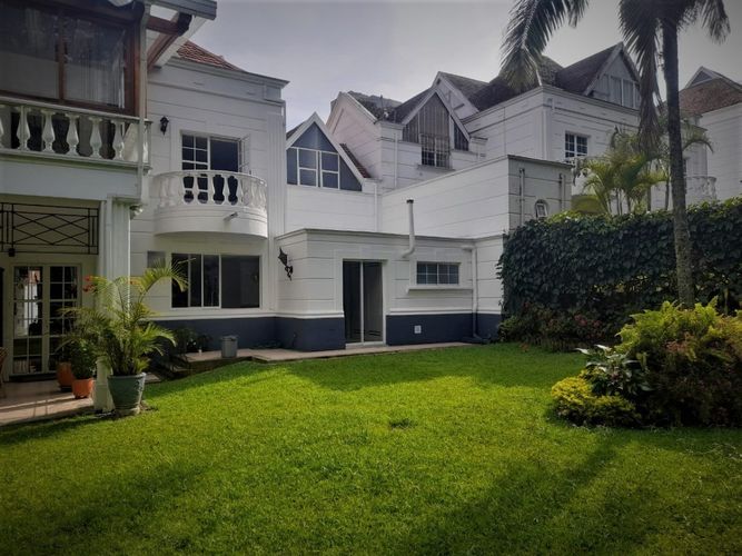 Casa de 4 alcobas en venta en El Tesoro, Medellín, 440 m² · foto 2 de 24