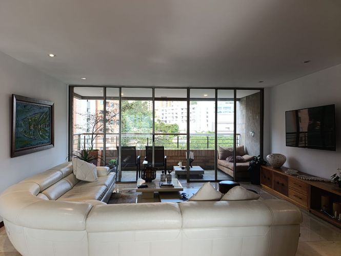 Apartamento de 3 alcobas en arriendo en El Poblado, Medellín, 170 m² · foto 2 de 19