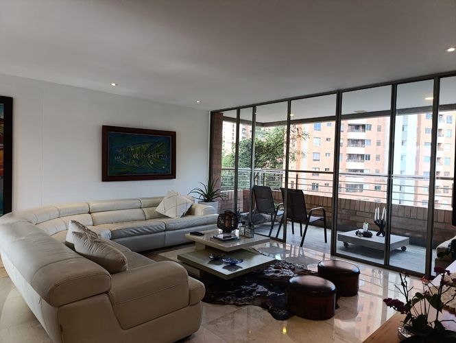 Apartamento de 3 alcobas en arriendo en El Poblado, Medellín, 170 m² · foto 2 de 19