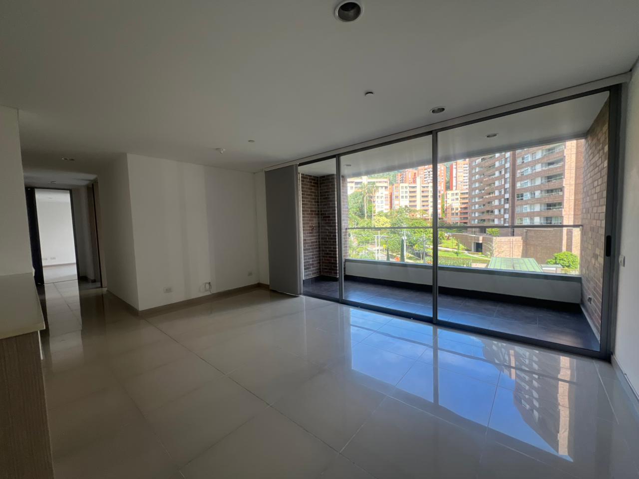 Apartamento en arriendo en Cumbres, Envigado · foto 2 de 18
