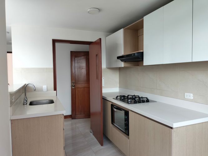 Apartamento de 2 alcobas en arriendo en Lalinde, Medellín, 76 m² · foto 3 de 13