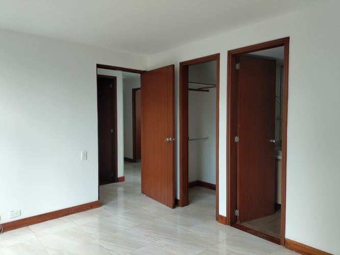 Apartamento de 2 alcobas en arriendo en Lalinde, Medellín, 76 m² · foto 9 de 13