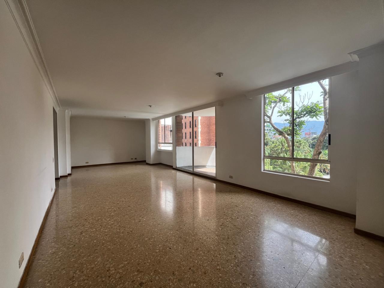 Apartamento en venta en El Poblado, Medellín · foto 2 de 17