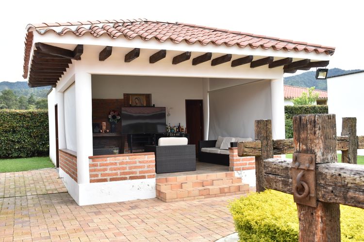 Casa de 9 alcobas en venta en El Tambo, La Ceja · foto 9 de 18