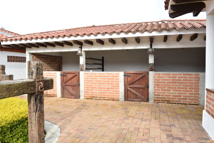 Casa de 9 alcobas en venta en El Tambo, La Ceja · foto 11 de 18