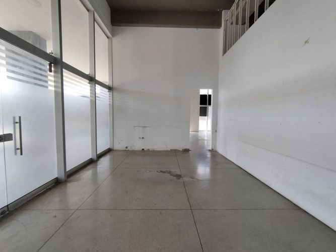 Local en arriendo en Playas De Doña Maria, Itagüí, 169 m² · foto 2 de 4