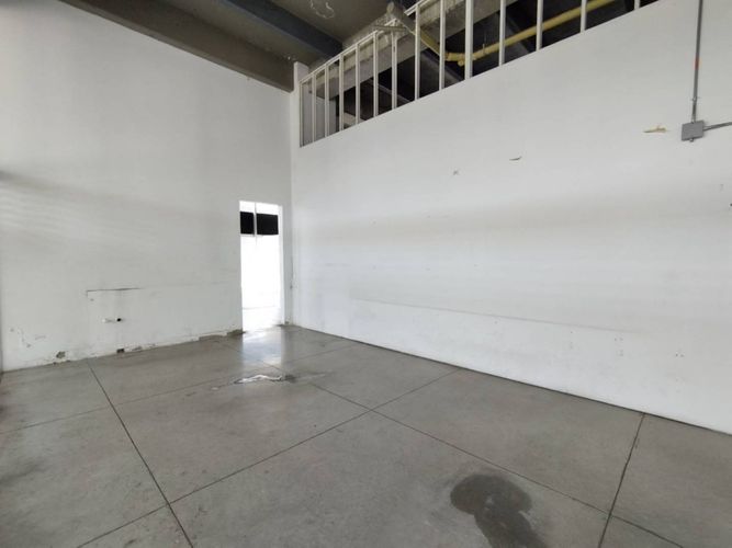 Local en arriendo en Playas De Doña Maria, Itagüí, 169 m² · foto 3 de 4
