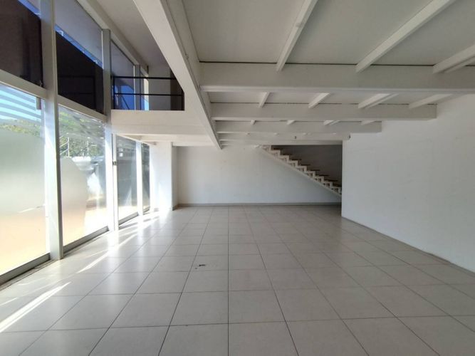 Local en arriendo en Playas De Doña Maria, Itagüí, 132 m² · foto 2 de 5