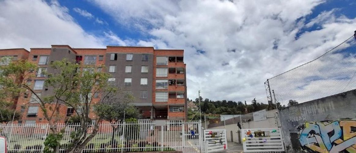 Apartamento de 3 alcobas en venta en El Pinar, Bogotá, 61 m² · foto 1 de 18
