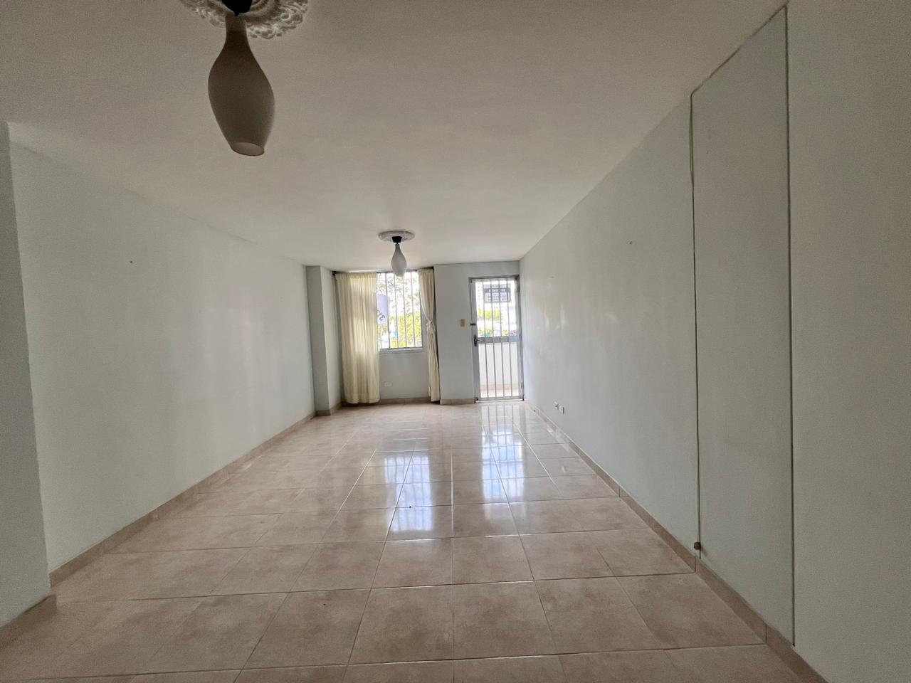 Apartamento en venta en Pinares, Pereira · foto 3 de 10