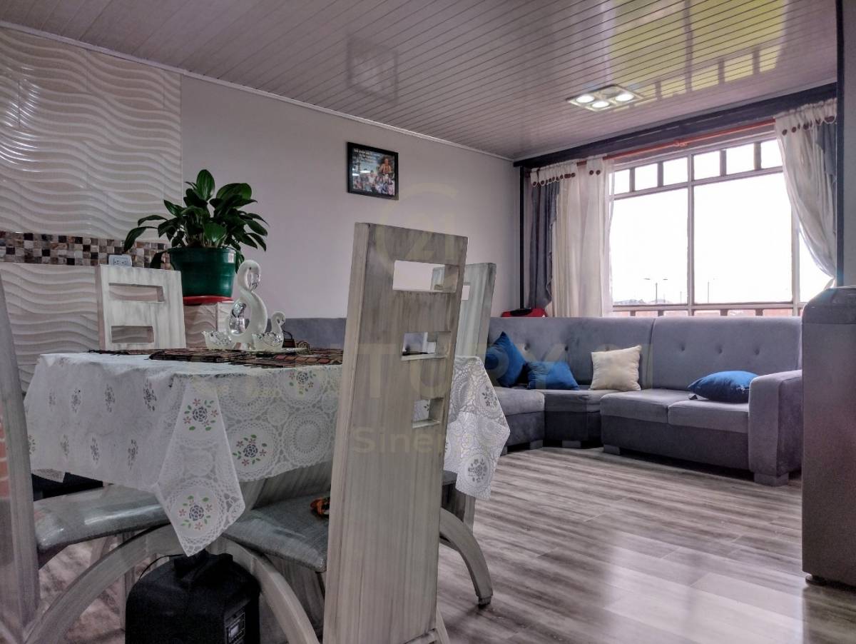 Casa en venta en Tintalito, Bogotá · foto 2 de 17