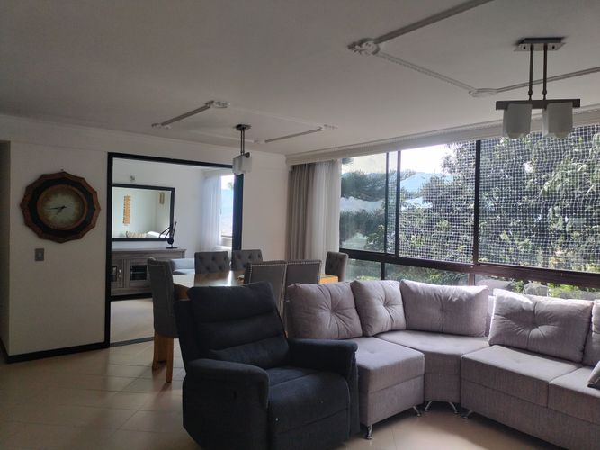 Apartamento de 2 alcobas en venta en El Poblado, Medellín, 87 m² · foto 3 de 17