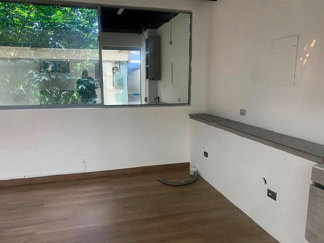 Local en arriendo en El Poblado, Medellín, 31 m² · foto 2 de 3