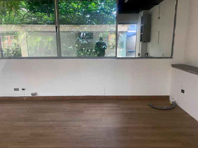 Local en arriendo en El Poblado, Medellín, 31 m² · foto 3 de 3