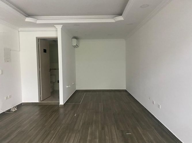 Local en arriendo en El Poblado, Medellín, 30 m² · foto 2 de 4