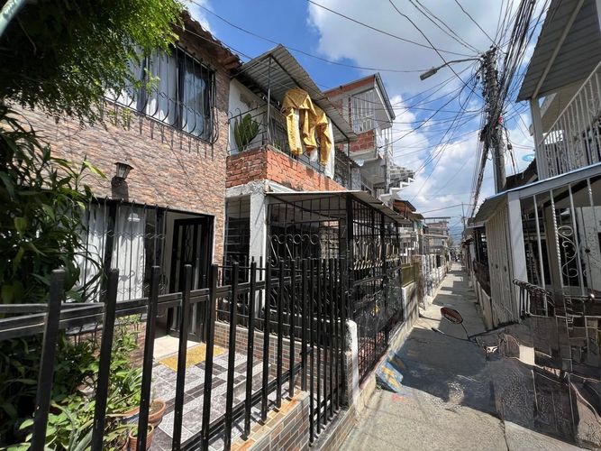 Casa de 2 alcobas en venta en Ciudadela Floralia, Cali, 45 m² · foto 2 de 12