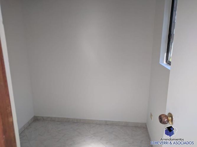 Casa de 3 alcobas en venta en El Dorado, Envigado, 212 m² · foto 2 de 9