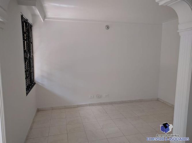 Casa de 3 alcobas en venta en El Dorado, Envigado, 212 m² · foto 9 de 9