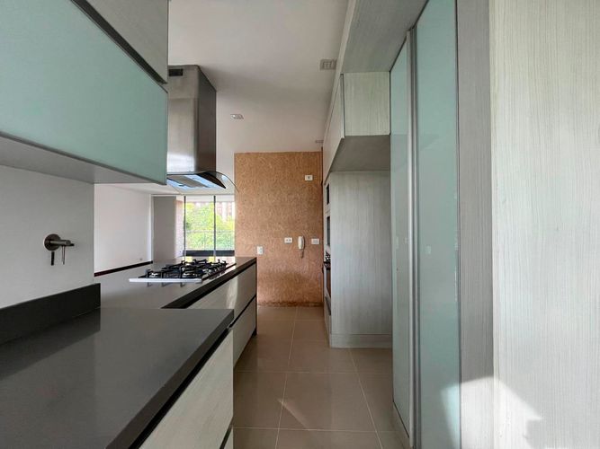 Apartamento de 3 alcobas en arriendo en El Poblado, Medellín, 154 m² · foto 4 de 16