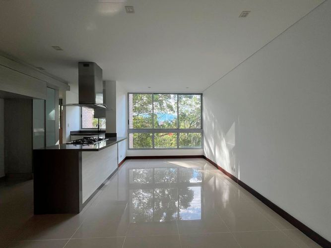 Apartamento de 3 alcobas en arriendo en El Poblado, Medellín, 154 m² · foto 2 de 16