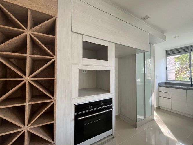 Apartamento de 3 alcobas en arriendo en El Poblado, Medellín, 154 m² · foto 8 de 16