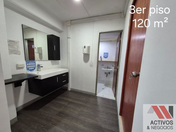 Oficina en arriendo en El Poblado, Medellín, 400 m² · foto 10 de 14