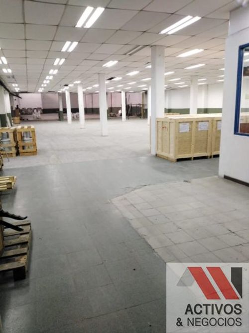 Bodega en arriendo en Zona Industrial No. 2, Itagüí, 2200 m² · foto 2 de 6