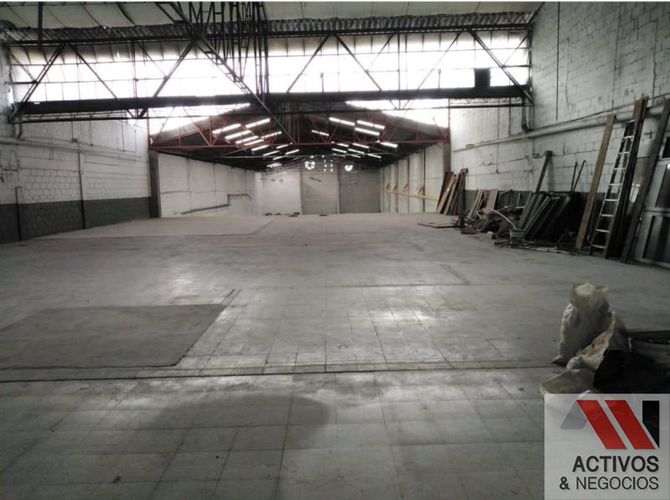 Bodega en arriendo en Zona Industrial No. 2, Itagüí, 2200 m² · foto 3 de 6