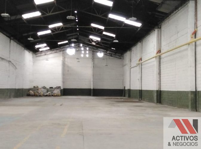 Bodega en arriendo en Zona Industrial No. 2, Itagüí, 2200 m² · foto 4 de 6