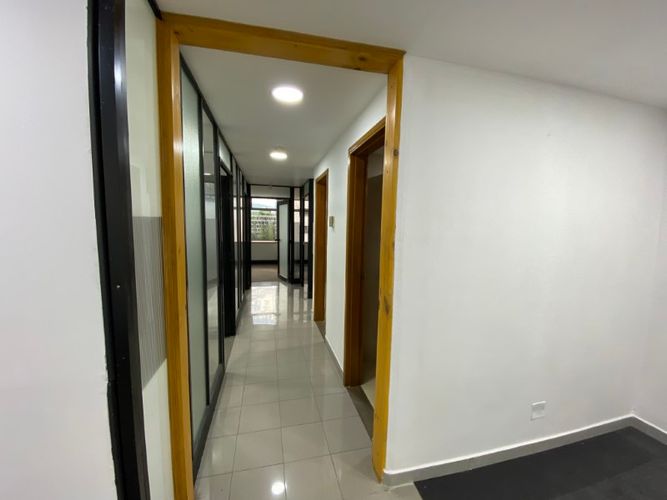 Oficina en arriendo en El Poblado, Medellín, 120 m² · foto 3 de 13