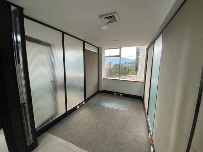 Oficina en arriendo en El Poblado, Medellín, 120 m² · foto 7 de 13