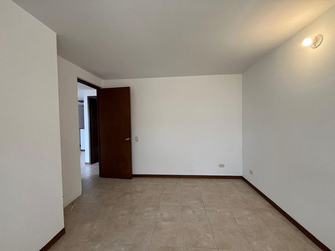 Apartamento de 2 alcobas en arriendo en El Poblado, Medellín, 72 m² · foto 3 de 12