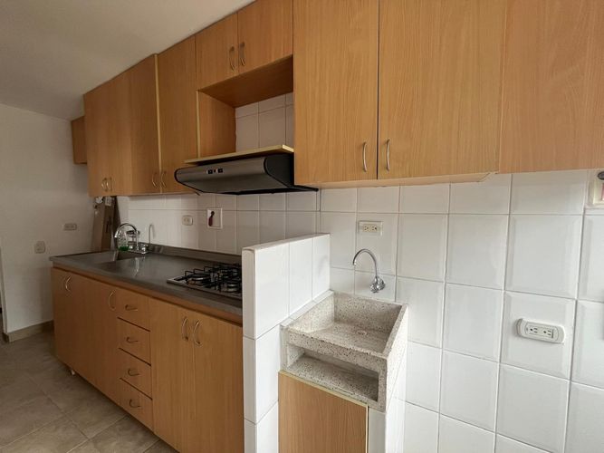 Apartamento de 2 alcobas en arriendo en El Poblado, Medellín, 72 m² · foto 6 de 12