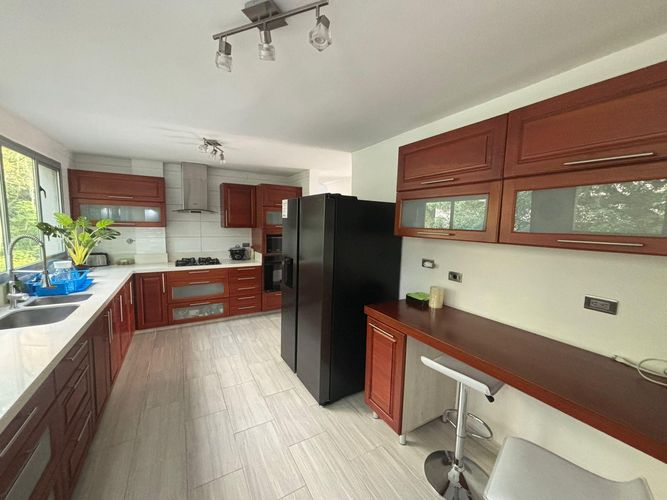 Apartamento de 3 alcobas en venta en El Poblado, Medellín, 262 m² · foto 4 de 18