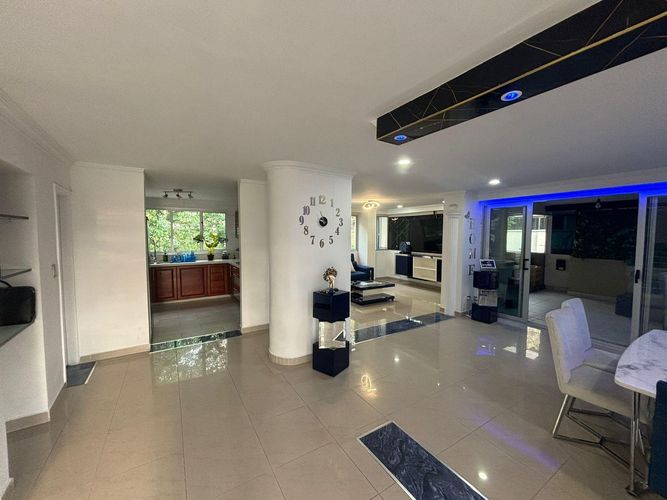 Apartamento de 3 alcobas en venta en El Poblado, Medellín, 262 m² · foto 6 de 18