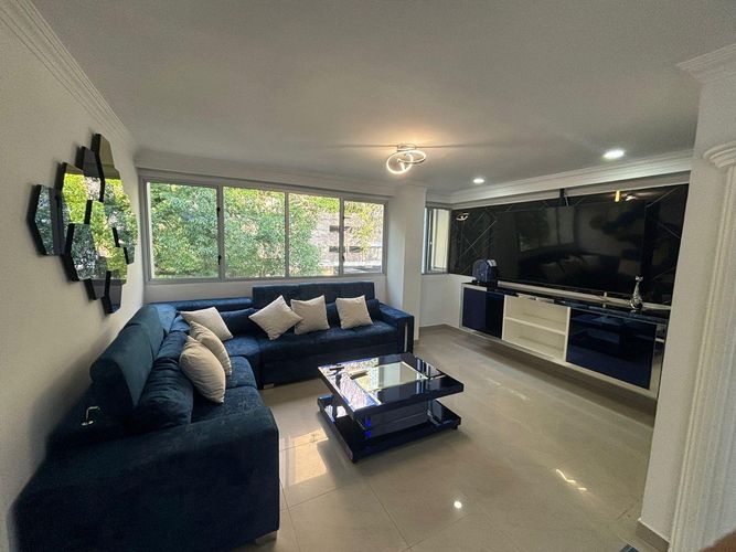 Apartamento de 3 alcobas en venta en El Poblado, Medellín, 262 m² · foto 2 de 18