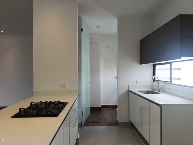 Apartamento de 2 alcobas en arriendo en El Poblado, Medellín, 100 m² · foto 4 de 17
